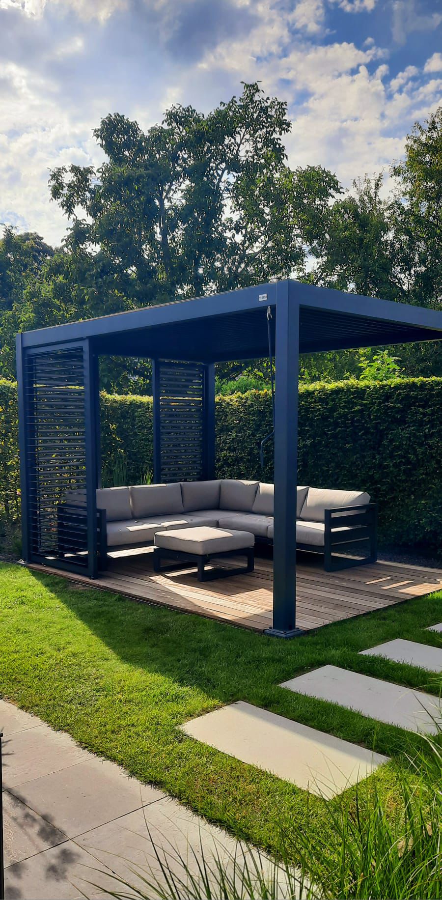 Manuelles Lamellendach – Moderne Pergola in verschiedenen Größen für Terrasse und Garten