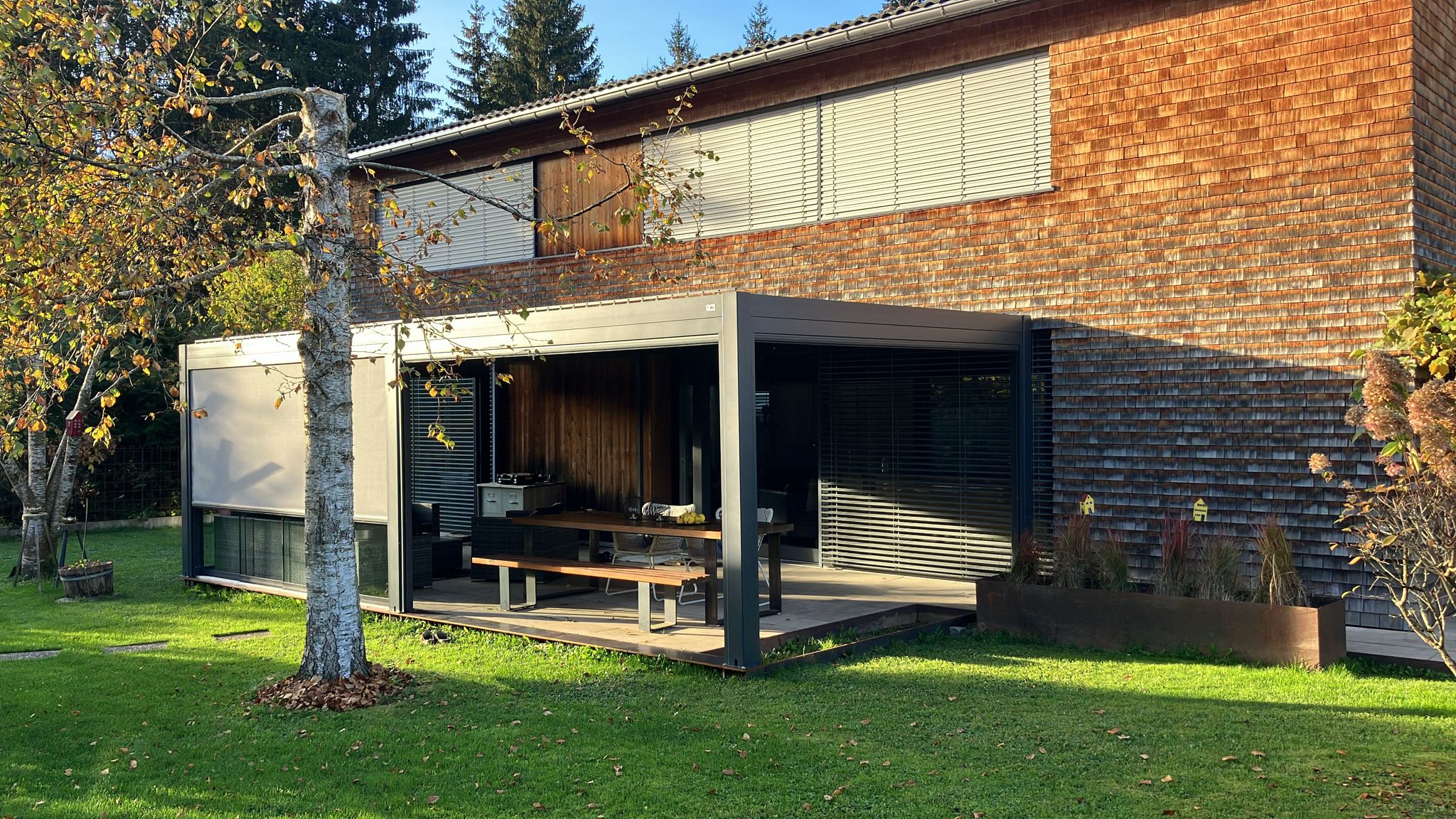 Elektrisches Lamellendach – Moderne Pergola in verschiedenen Größen für Terrasse und Garten