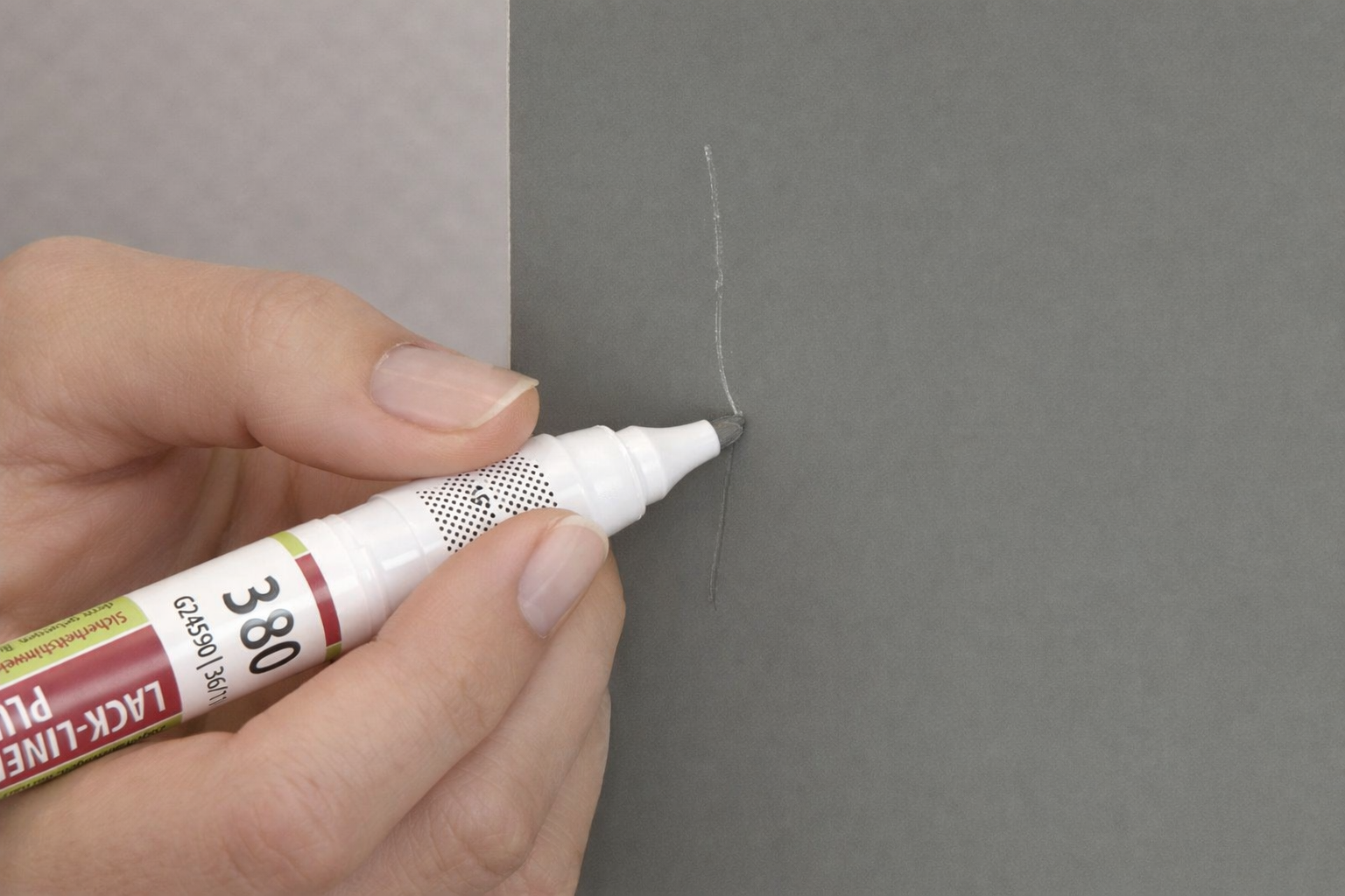 Lackstift RAL 7016 Anthrazitgrau I Deckender Lackstift zum Retuschieren & Einfärben I Seidenmatt, schnelltrocknend & kratzfest I Für Innen & Außen I Made in Germany