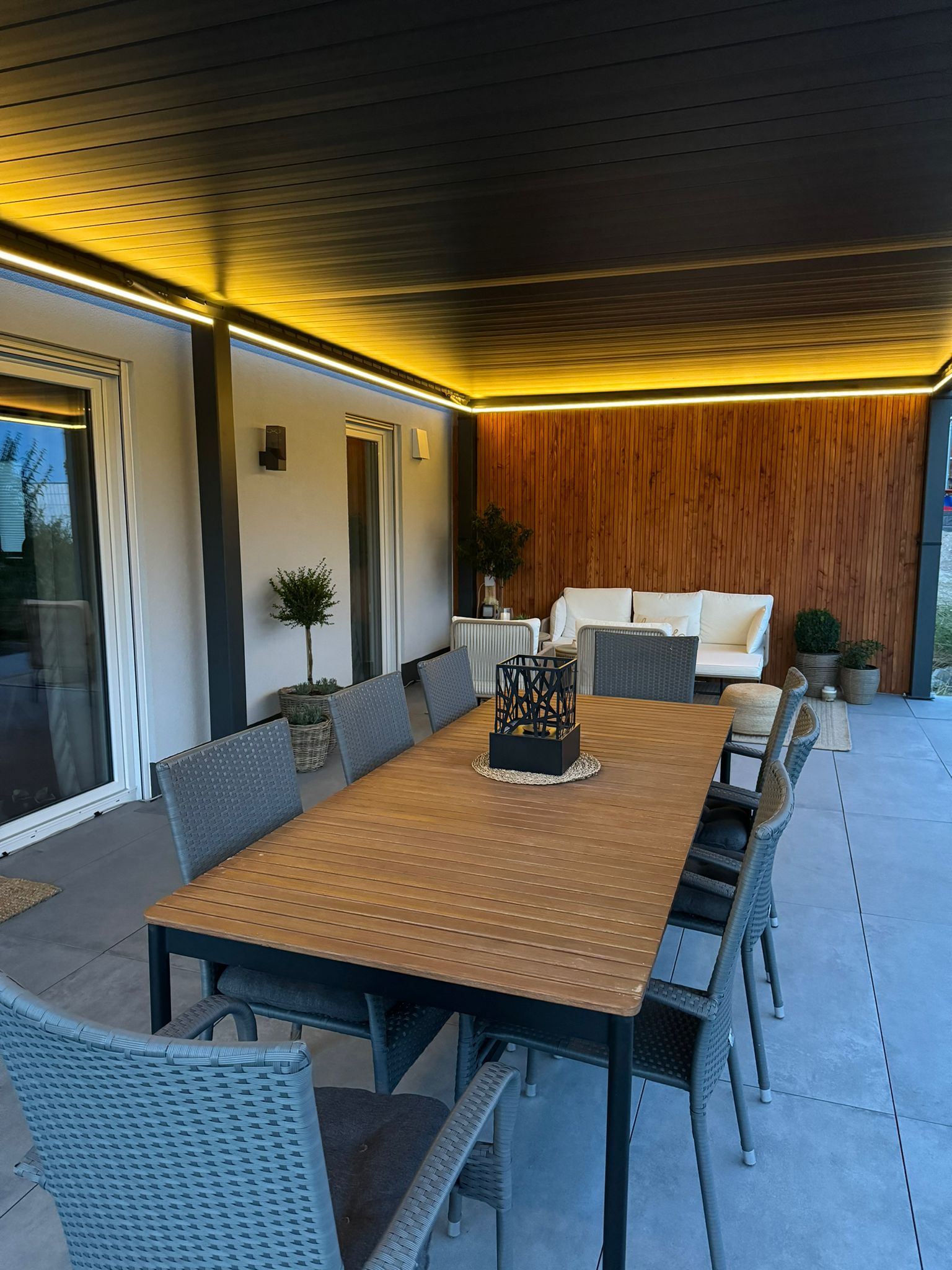 Manuelles Lamellendach – Moderne Pergola in verschiedenen Größen für Terrasse und Garten