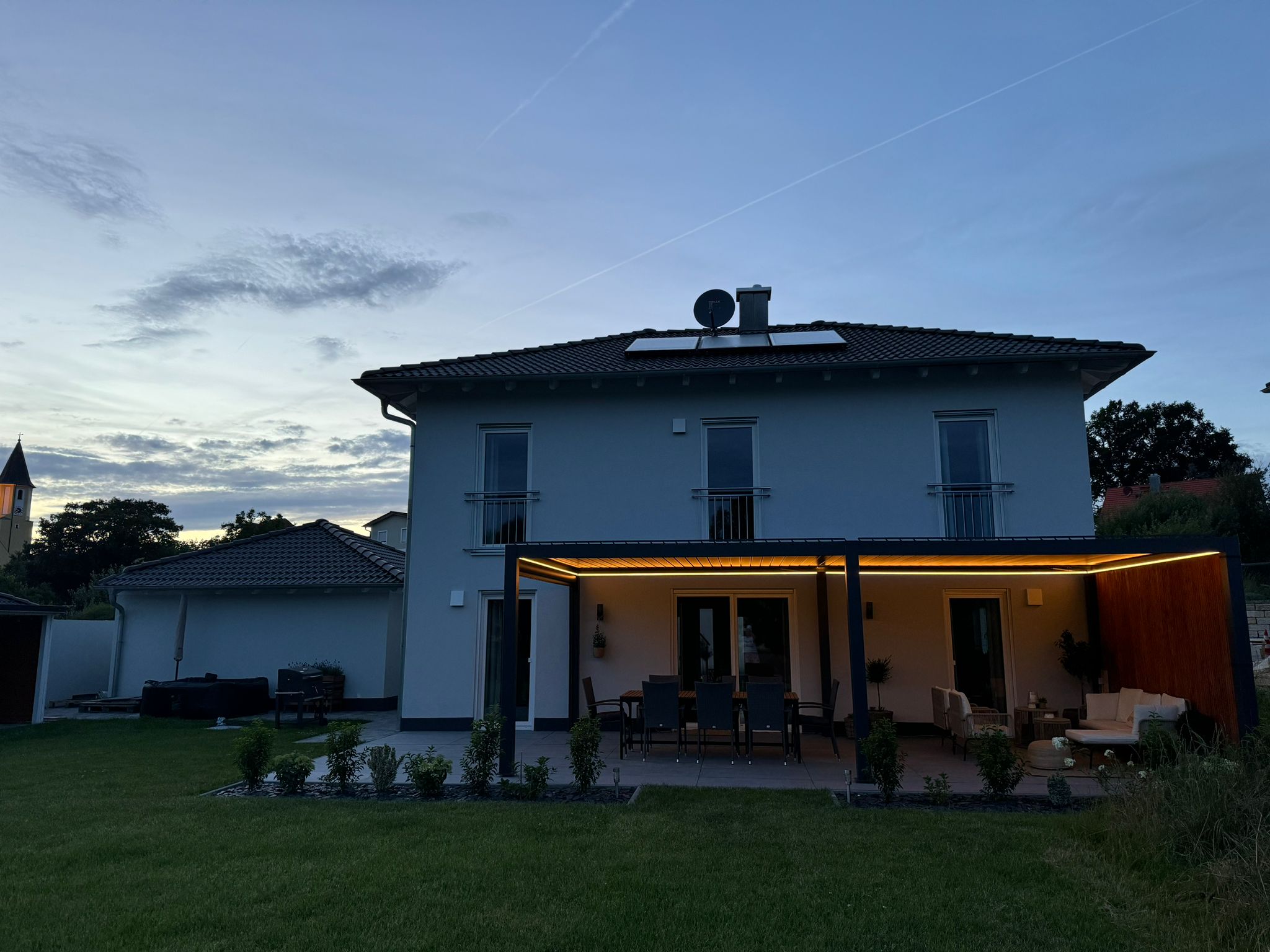 Manuelles Lamellendach – Moderne Pergola in verschiedenen Größen für Terrasse und Garten