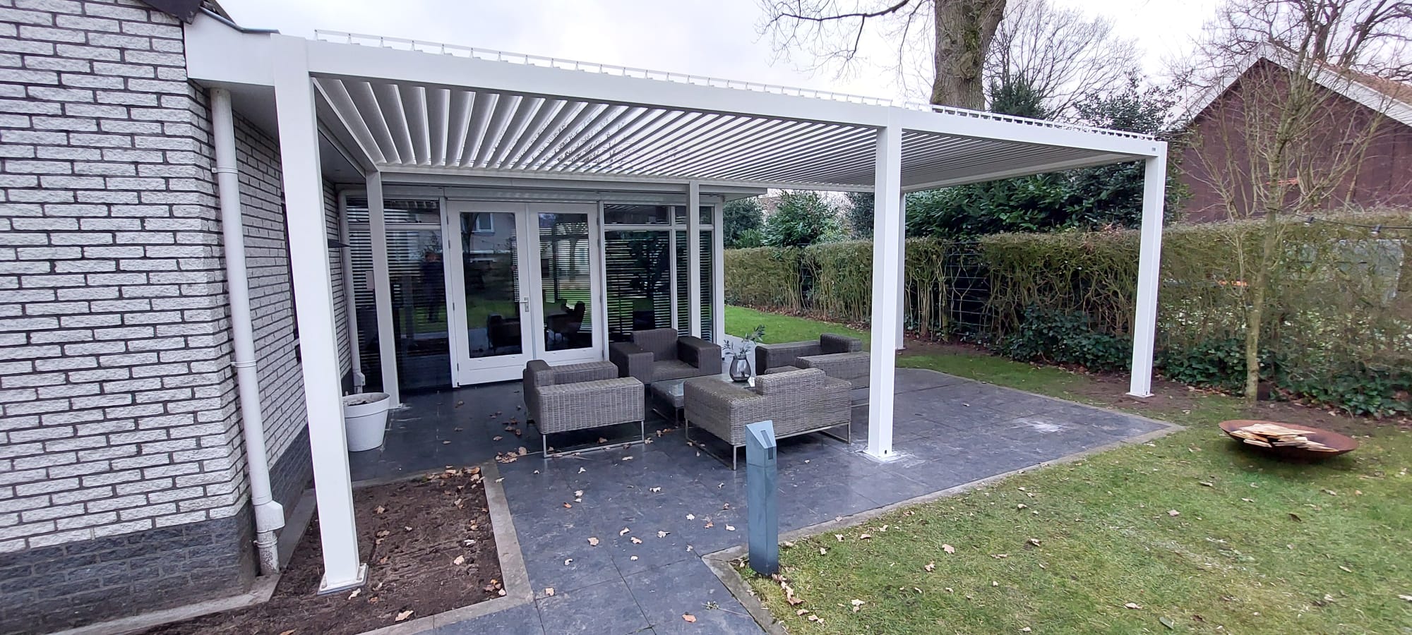 Elektrisches Lamellendach – Moderne Pergola in verschiedenen Größen für Terrasse und Garten