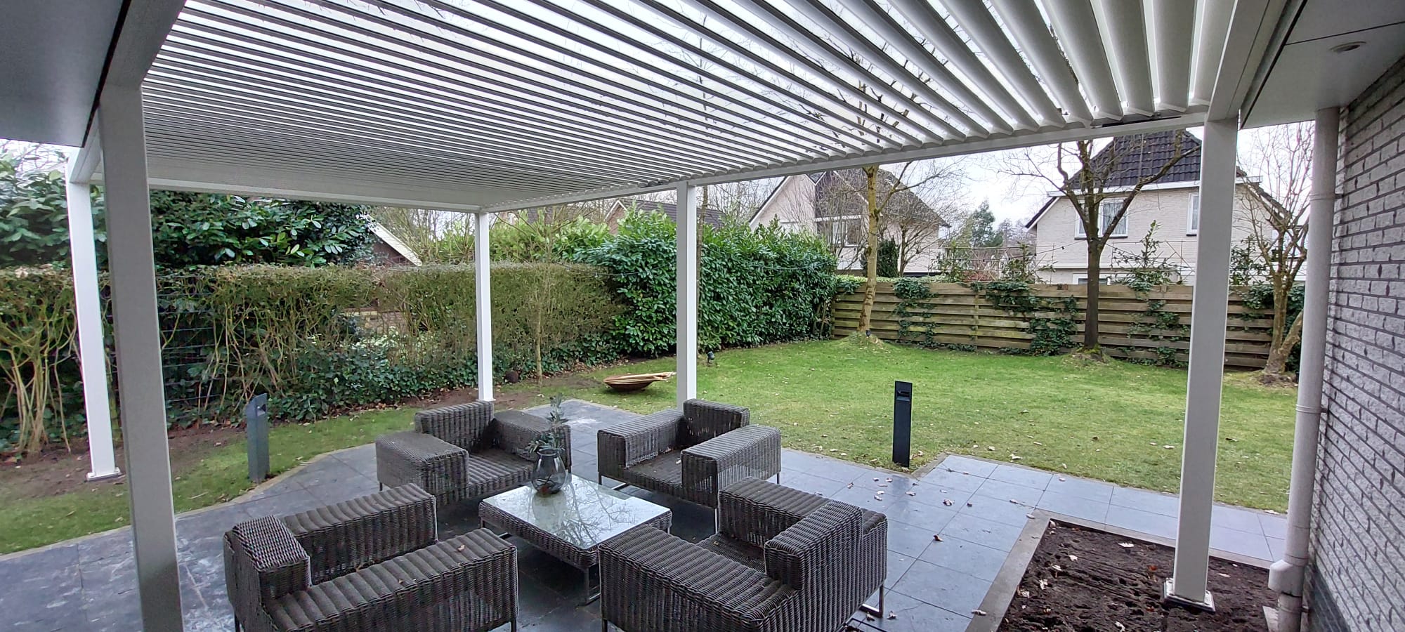 Elektrisches Lamellendach – Moderne Pergola in verschiedenen Größen für Terrasse und Garten