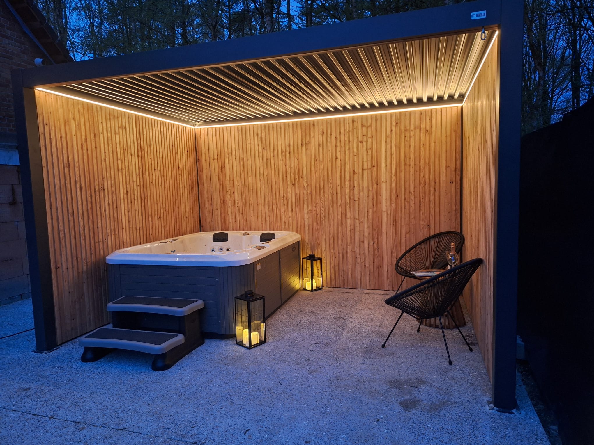 Manuelles Lamellendach – Moderne Pergola in verschiedenen Größen für Terrasse und Garten