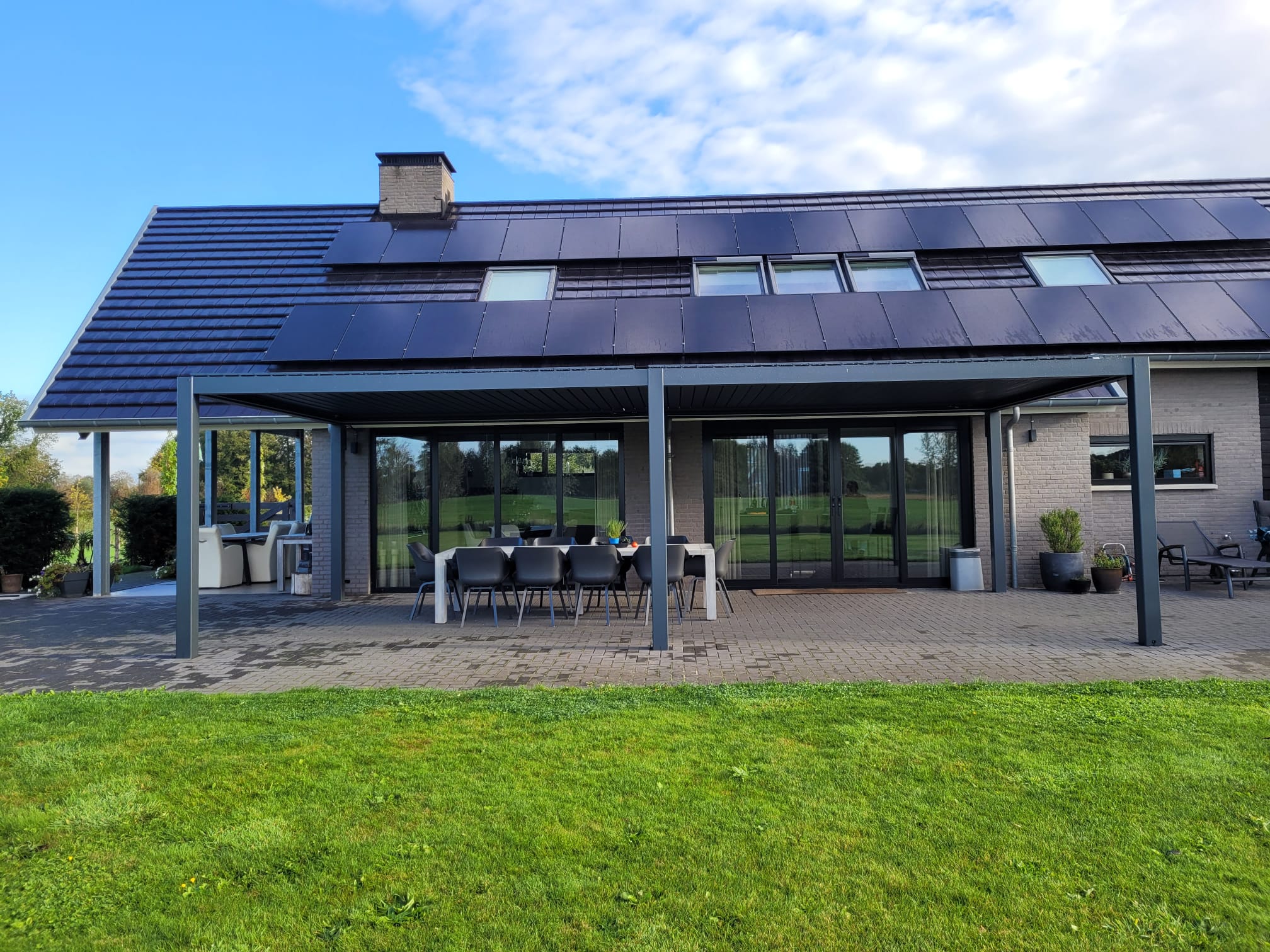 Elektrisches Lamellendach – Moderne Pergola in verschiedenen Größen für Terrasse und Garten