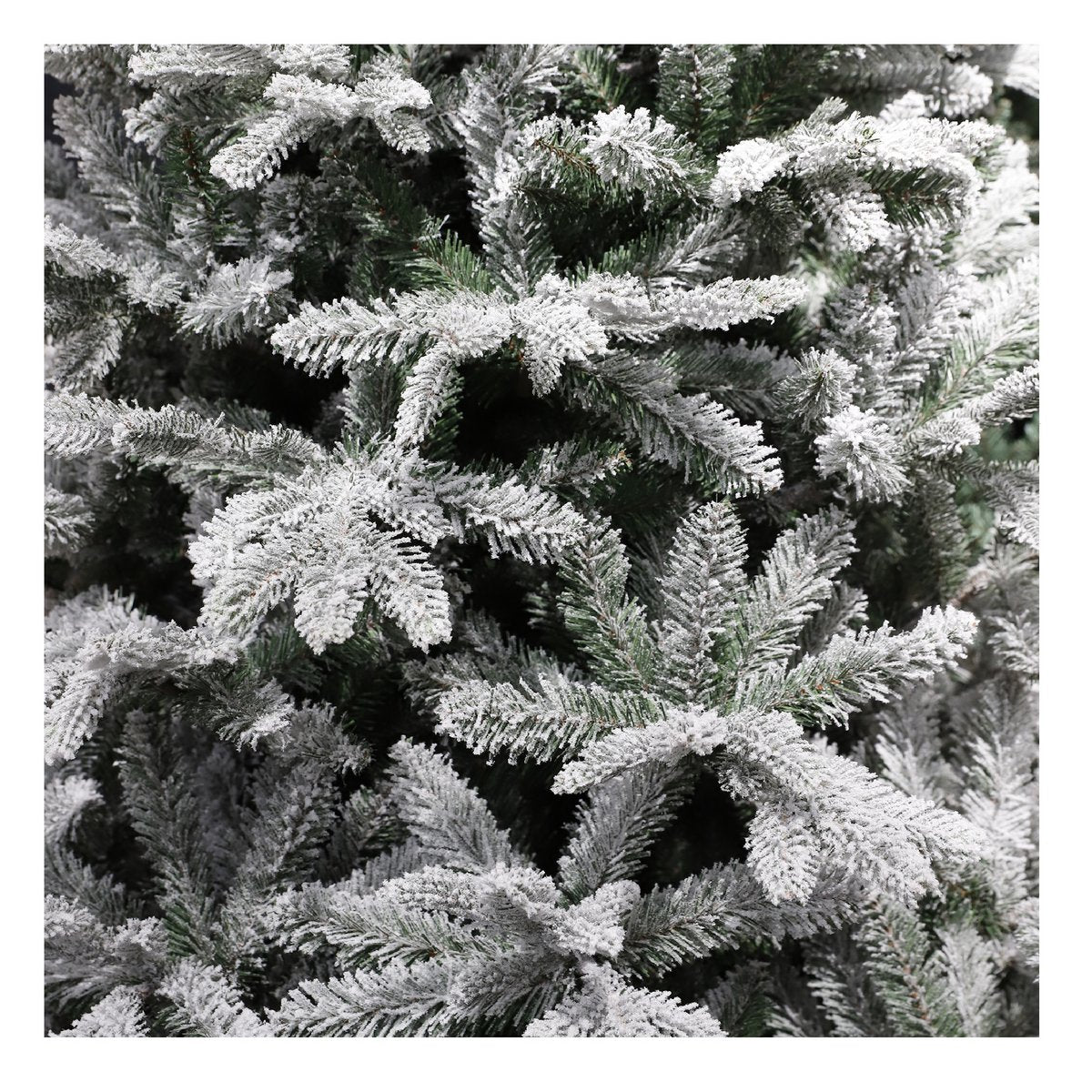 Künstlicher Weihnachtsbaum – H215 x Ø145 cm – Frosted Green